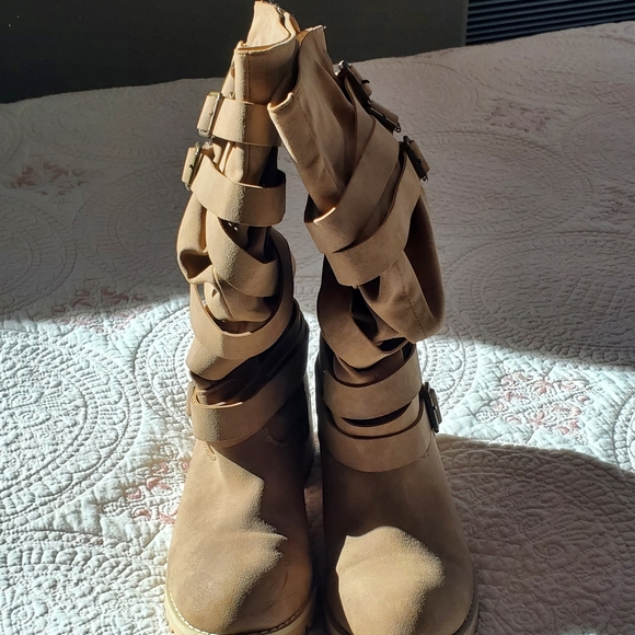Hanah Camel Boots - Picture 5 of 7